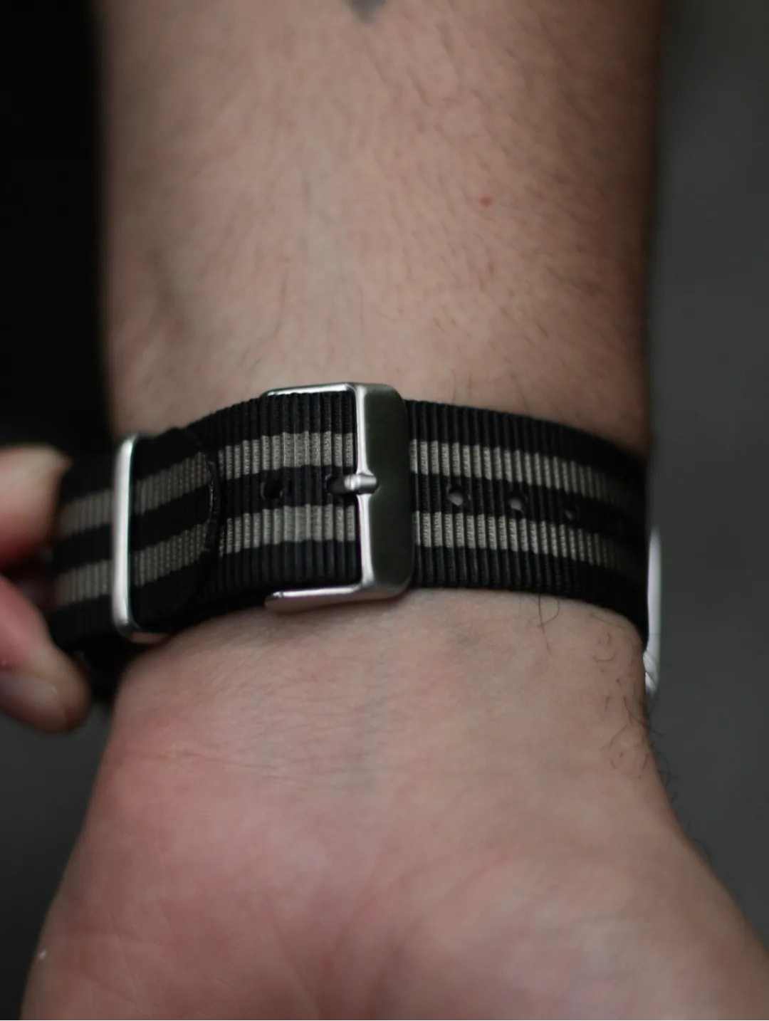 NATO STRAP MILITARY – BLACK & GREY