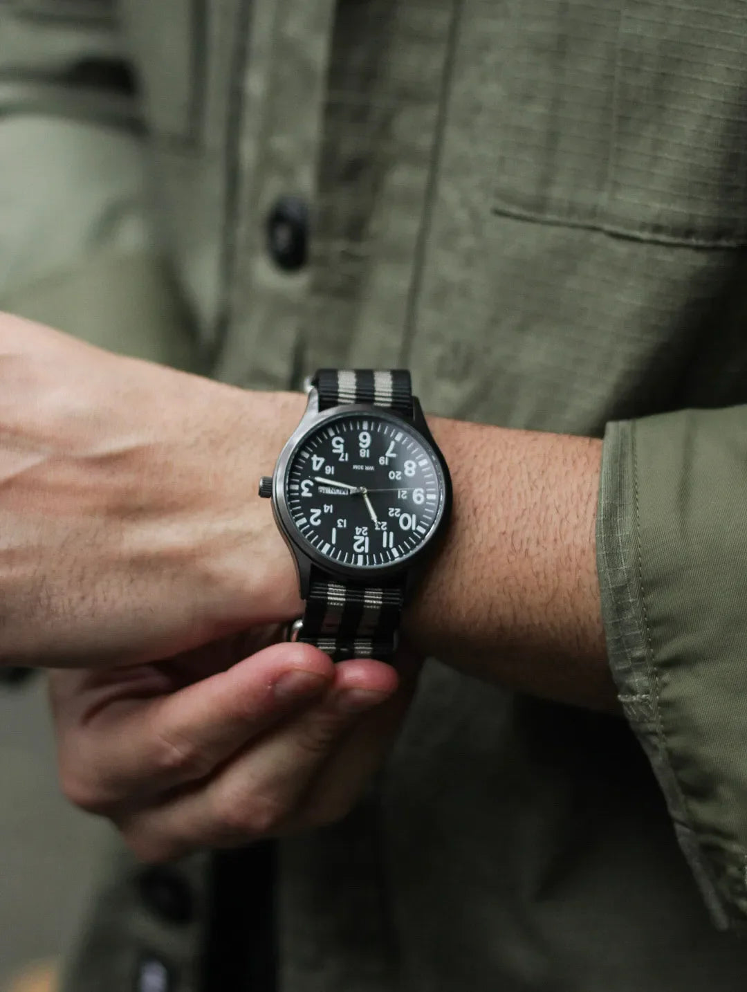 NATO STRAP MILITARY – BLACK & GREY